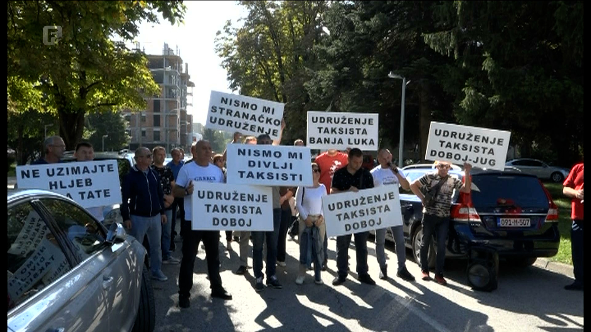 Dobojski taksisti održali protestnu vožnju, traže poštivanje zakona